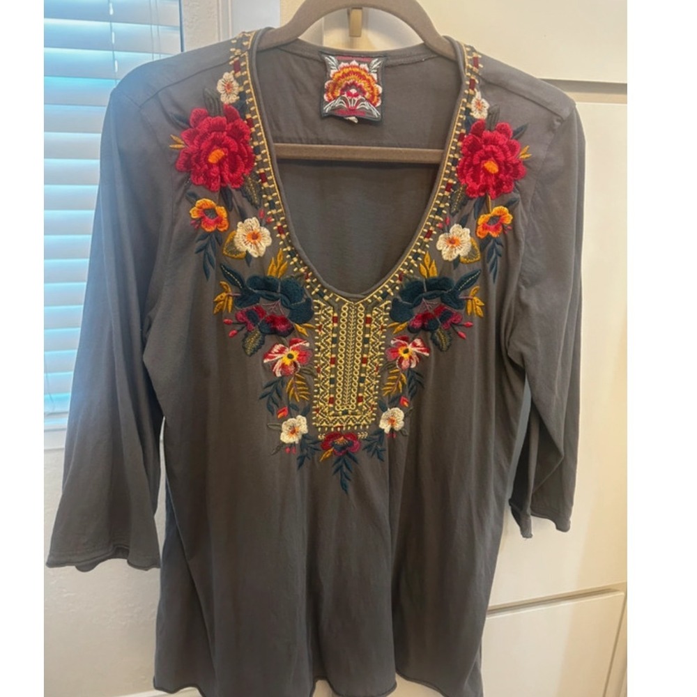Johnny Was Embroidered Tunic Top Womens L Gray Floral V-Neck 3/4 Sleeve Boho